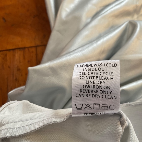 Show Me Your Mumu Silver Nashville Pull On Flares Faux Leather Size Medium - Picture 11 of 13